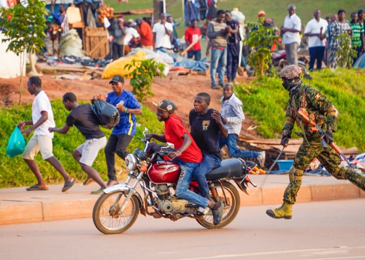 Uganda-Lubage-Namungoona-playground009